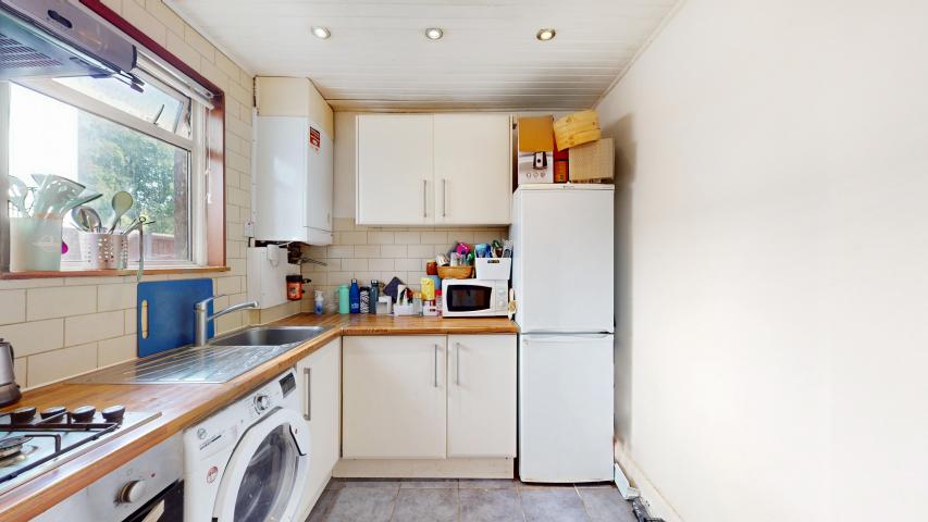 			3 Bedroom, 2 bath, 1 reception Flat			 Blenheim Gardens, Willesden Green